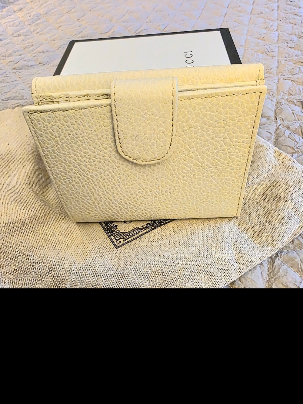 Gucci Interlocking G Bifold Wallet in a beige/LIKE NEW CONDITION/ FULL INCLUSION - Picture 3 of 13